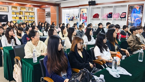 廣西職業(yè)師范學(xué)院2023級傳播學(xué)專(zhuān)業(yè)學(xué)生赴百裕集團開(kāi)展校外見(jiàn)習活動(dòng)